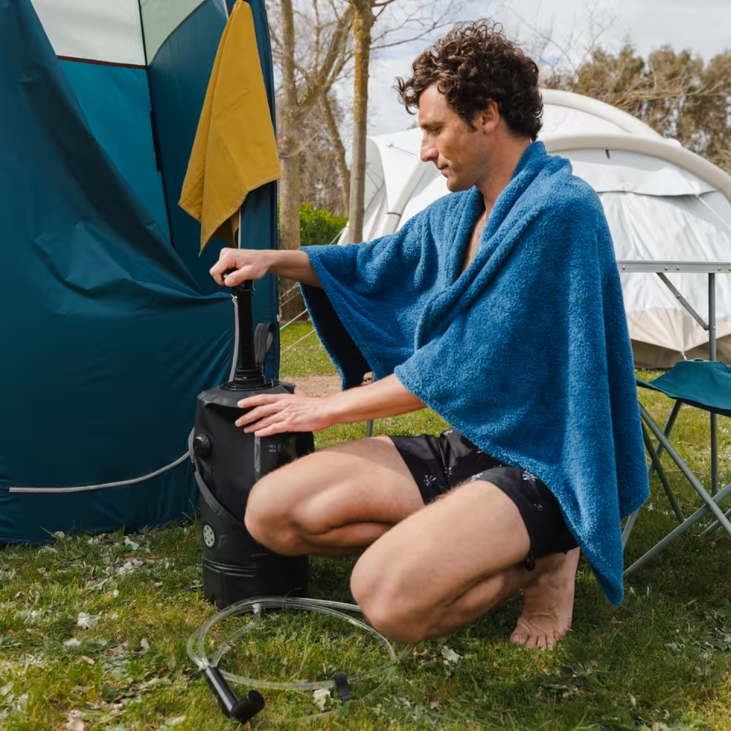 PRESSURE SOLAR CAMPING SHOWER - 10 LITRES